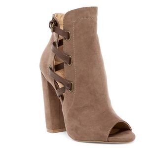 BRAND NEW PENNY LOVE KENNY ANKLE BLOCK HEEL BOOTIES
